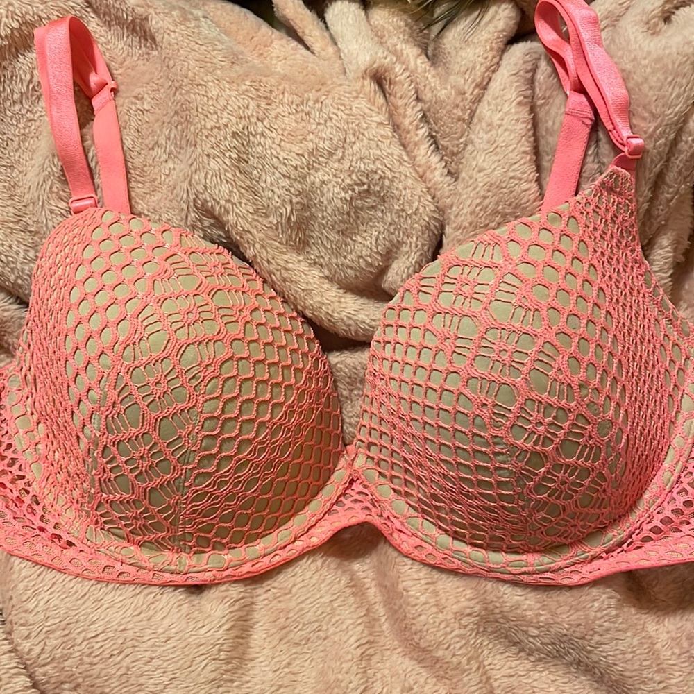 Victoria’s Secret Tan & Hot Pink Mesh Design Very Sexy Lightly Lined Plunge Bra